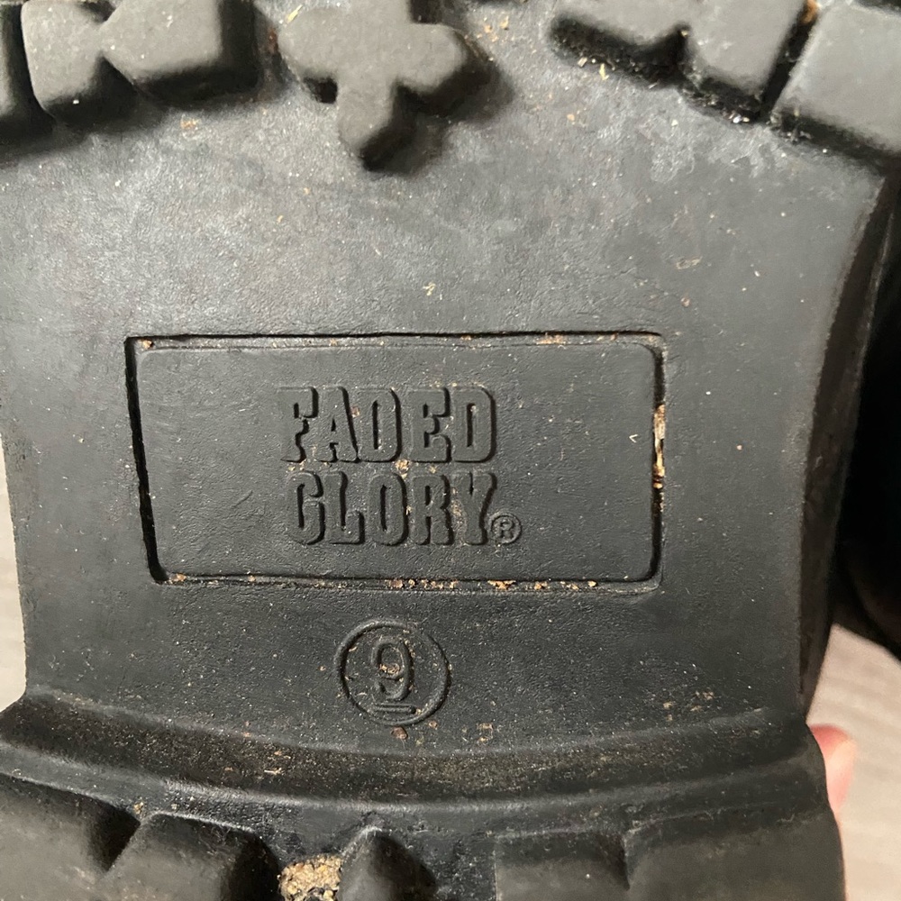 Black Shoes - Picture 3 of 3